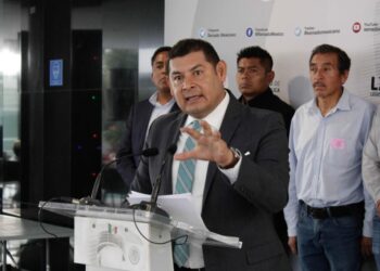 Urge Armenta a proteger bosques nacionales atacados por plagas descortezadoras