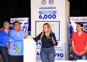 Lili Campos inaugura la luminaria 6 mil en la 5ta Avenida
