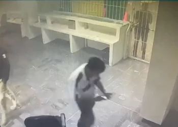 Así dejaron encerrados a los migrantes en la estación de Ciudad Juárez