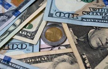 Peso mexicano rompe piso de 18 unidades frente al dólar