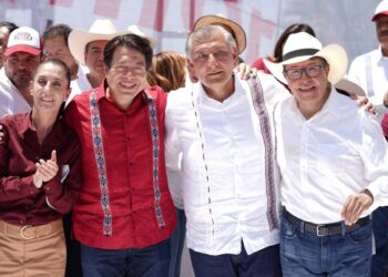 Ricardo Monreal pide contienda interna equitativa en Morena