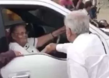 No tengo nada de qué avergonzarme: AMLO sobre saludo a madre del ‘Chapo’ Guzmán