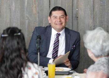 Alejandro Armenta plantea iniciativa para proteger a artistas