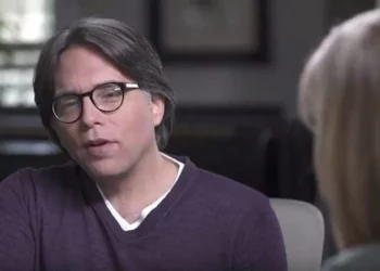 Keith Raniere acusa a dueño de Reforma de querer matarlo