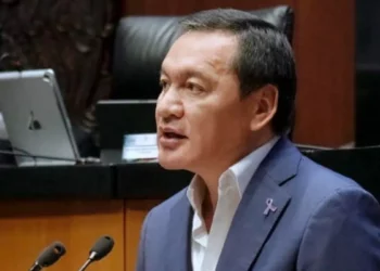 Osorio Chong deja la coordinación del PRI en el Senado