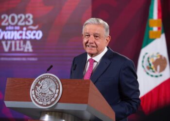 López Obrador exhibe fideicomisos del Poder Judicial; ordena a INAI que revele los del INE