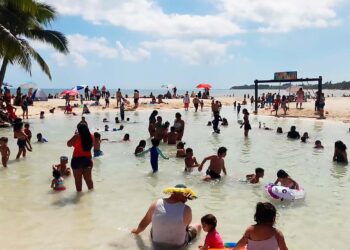 Turistas y locales disfrutan de playas cuidadas
