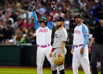 Felicita AMLO a Selección Mexicana por victoria ante Inglaterra en el Clásico Mundial de Béisbol