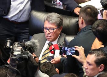 Ricardo Monreal hace un llamado al respeto y la tolerancia tras la toma de la tribuna del Senado de la República