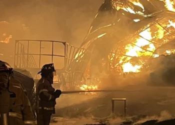 Fuerte incendio en la Central de Abasto de la CDMX