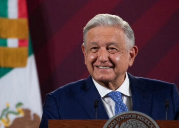 Reaparece López Obrador en la ‘mañanera’ tras superar COVID-19