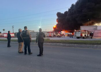 Atiende PC Tamaulipas incendio de pipas, al momento no se reportan lesionados