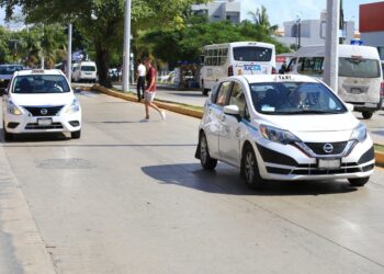 Brinda gobierno descuento en licencia del servicio público