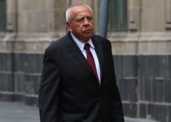 FGR va contra Francisco Garduño, titular del INM, confirma AMLO investigación