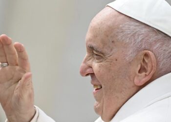 El papa no acudirá al Coliseo para el Via Crucis y lo seguirá en el Vaticano