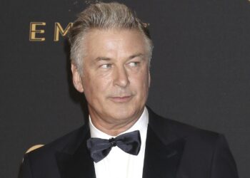 Retiran cargos por homicidio involuntario contra Baldwin, según abogado