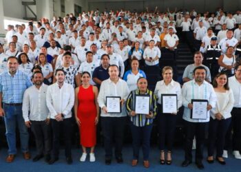 Promueve Lili Campos apoyos para trabajadores y sus familias