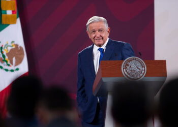 AMLO manda a sus adversarios a seminario para que tengan una “actitud distinta”