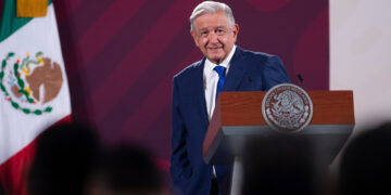 AMLO manda a sus adversarios a seminario para que tengan una “actitud distinta”