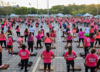 Espectacular mega clase de baile y entrenamiento funcional por Día de la Madre