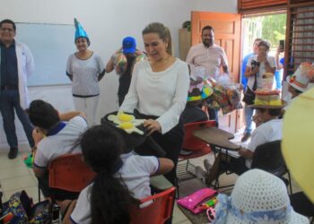 Festejará Lili Campos a los reyes del hogar