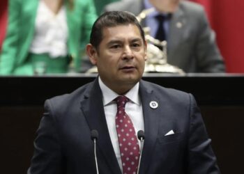 AMLO sugiere a senador Armenta no proceder contra ministra Norma Piña por mensajes