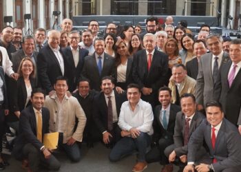 López Obrador se reúne con gobernadores en Palacio Nacional para revisar programas sociales