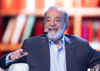 Celebra AMLO que Carlos Slim entre al mercado petrolero en México
