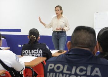 La presidenta municipal Lili Campos capacita a elementos policiales en ética