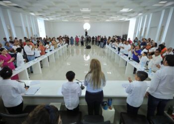 Toma protesta y sesiona Cabildo Infantil de Solidaridad