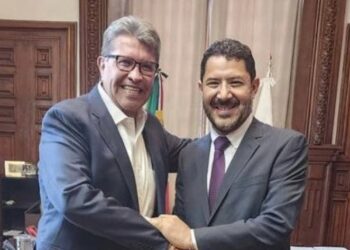 Monreal y Batres presumen unidad en sendas fotografías publicadas en sus redes sociales
