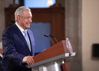 AMLO apoya que aspirantes presidenciales de 4T renuncien a sus cargos el lunes