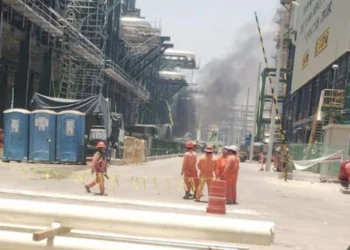 Se incendia pipa con diésel en Refinería Olmeca, Tabasco