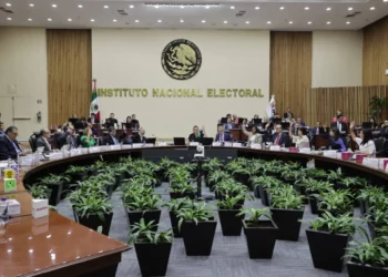 Buscará AMLO reunirse con consejeros del INE para “iniciar etapa nueva”