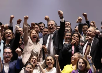 Marcelo Ebrard critica “cargada” de gobernadores a favor de Claudia Sheinbaum