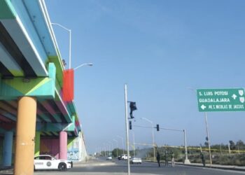 San Luis Potosí amanece con hombre colgado sin vida en puente de la capital del estado