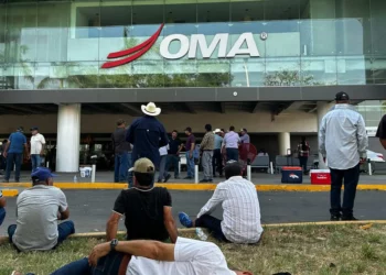 “Que se queden ahí, no permitiremos chantaje”: AMLO a productores de Sinaloa que tienen tomado Aeropuerto de Culiacán