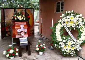 Velan a Hipólito Mora en su casa en La Ruana, Michoacán