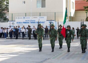 Lili Campos fomenta valores cívicos y patrios