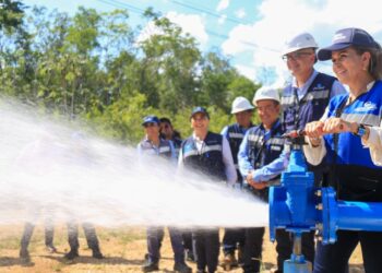 Lili Campos hace cumplir a Aguakan con mejor suministro de agua
