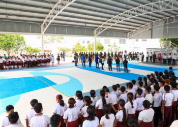 Lili Campos hace realidad cancha con domo en secundaria de Villas del Sol