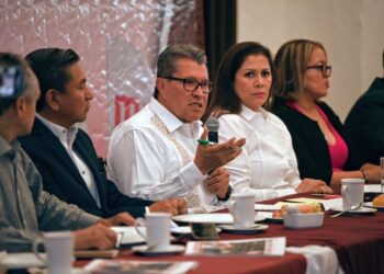 Ricardo Monreal se compromete a respetar reglas del INE; y a no alejarse de la sociedad