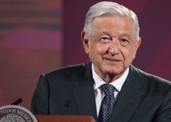 Calificadoras actúan en función de intereses, son una burla: AMLO sobre rebaja de Fitch a Pemex