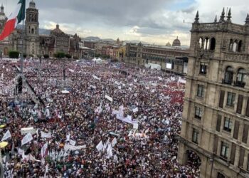 Asistieron más de 250 mil personas a festejo de AMLO en el Zócalo: Batres