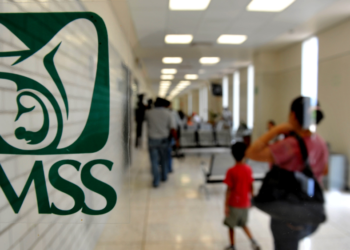 IMSS anuncia separaciones de cargos y denuncia penal contra empresa por muerte de niña en hospital de QR