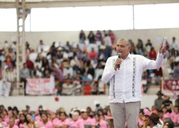 Crear programas de apoyo a las mujeres en todo el país, plantea Adán Augusto López Hernández