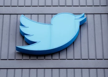 Elon Musk sustituirá el pajarito azul de Twitter por una X