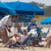 Joe Biden disfruta de una tarde de playa previo a reunión con el rey Carlo