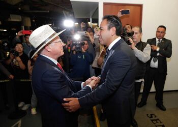 Se reúnen Eduardo Ramírez y Ken Salazar en el Senado para afinar la cooperación bilateral México-EU