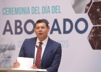 Alejandro Armenta llama a revalorar el papel de las y los juristas en la procuración e impartición de justicia